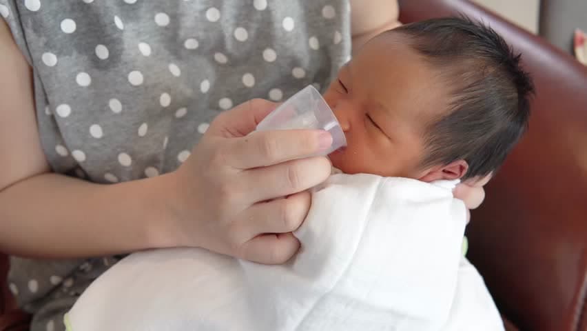 Spoon Feeding Breastmilk to a Newborn 